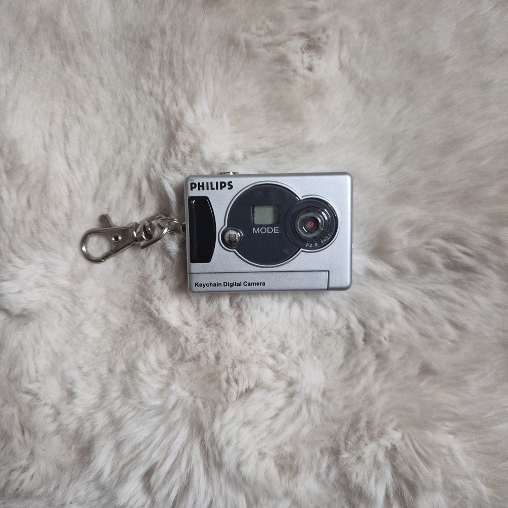 Philips Digital Camera Keychain Mini Small F2.8 Silver Black f = 3.9 Retro Clip